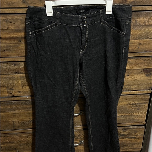 White House Black Market Denim - White House Black Market Trouser Women’s Dark Black Stretch Jeans. Classic
